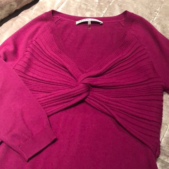 Trina TURK 100% Merino Wool Twist V-Neck Sweater - Picture 10 of 13